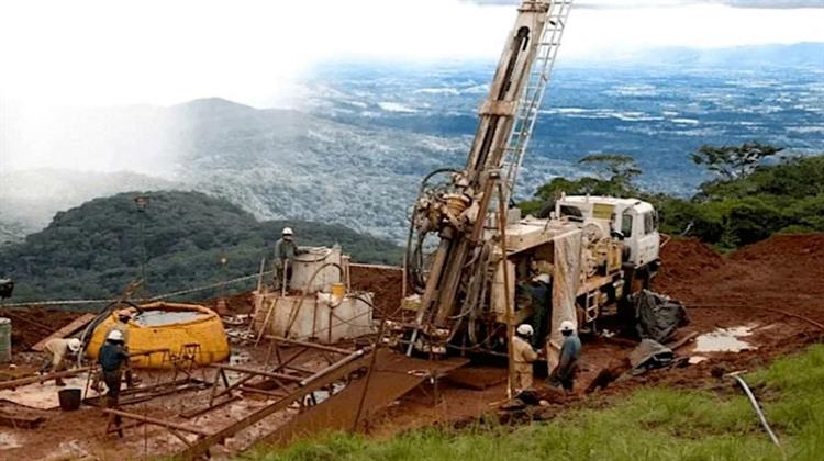 Γουινέας: Γιγάντιο Ορυχείο Σιδηρομεταλλεύματος Αρχίζει να Φορτώνει την 1η του Αποστολή