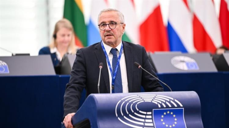 Πώς Απάντησε ο Επίτροπος Ενέργειας στην Ερώτηση Μανιάτη για το Πρόγραμμα «Αλλάζω Θερμοσίφωνα»