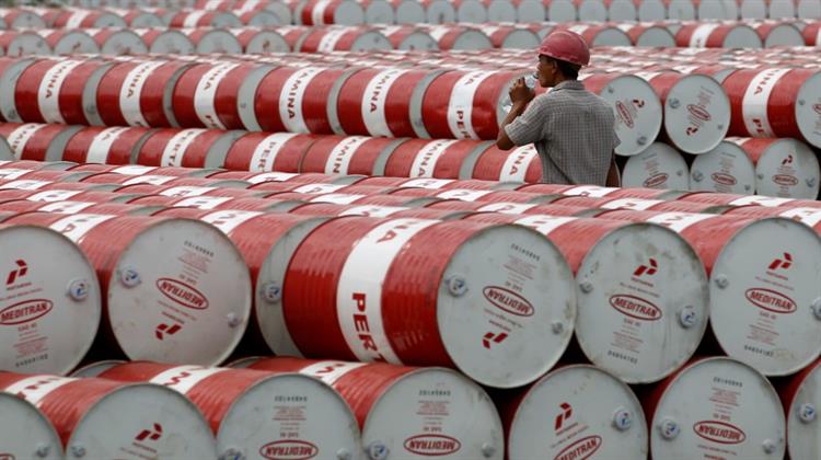 Πετρέλαιο: Βουτιά 1,5% για το Αργό με το Βλέμμα στην Ουκρανία