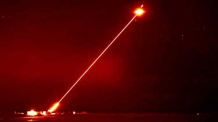 Ην. Βασίλειο: Η Επιτυχία Ναυτικού Όπλου Λέιζερ Οδηγεί σε Συμβόλαιο $ 400 εκατ.