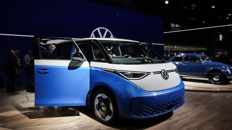 Κομισιόν: Πιθανή η Αντικατάσταση των Δασμών στα EV που Κατασκευάζει η VW στην Κίνα με Ελάχιστες Τιμές