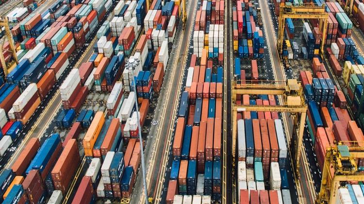 Το Εμπορικό Πλεόνασμα της Κίνας Ξεπέρασε για Πρώτη Φορά το 1 Τρισεκατομμύριο Δολάρια