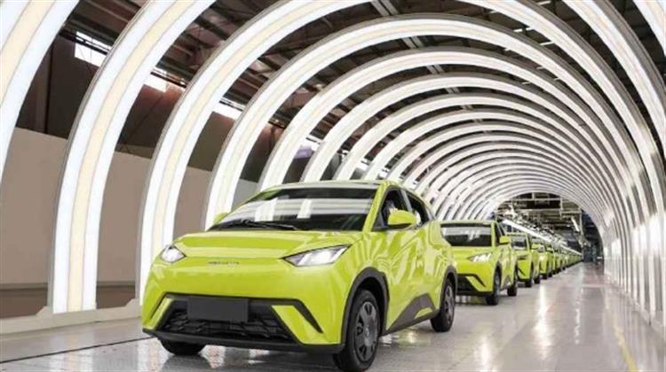 Το 25% των Νέων Aυτοκινήτων που Πωλήθηκαν Παγκοσμίως το 2025 ήταν EV- Ποιοι τα Αγοράζουν