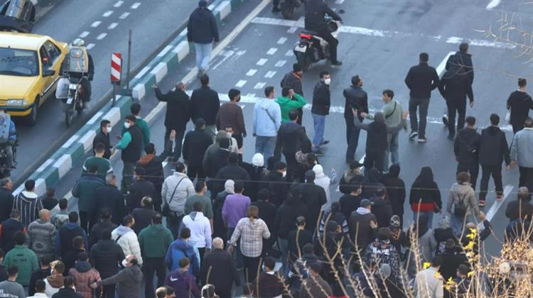 Ιράν: Οι Διαδηλώσεις Πρόλαβαν τις Μεταρρυθμίσεις Πεζεσκιάν