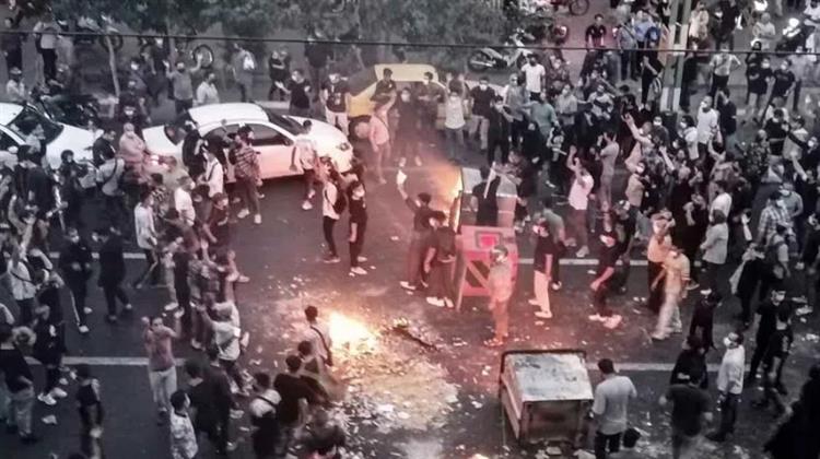 Το Ιράν σε Παροξυσμό