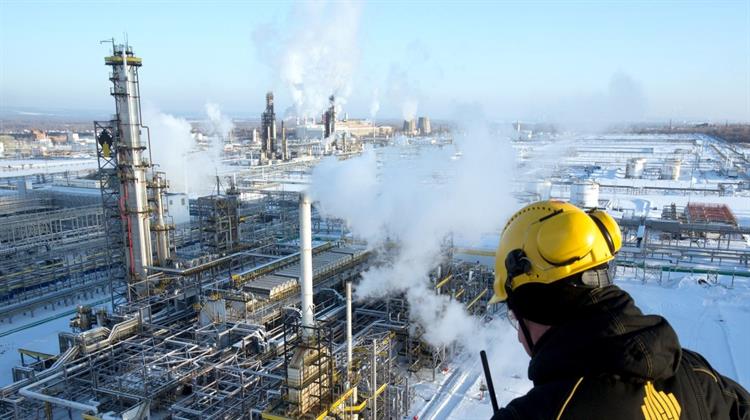 Ρωσία: Πτώση 24% στα Έσοδα Από τις Πωλήσεις Πετρελαίου και Φ. Αερίου το 2025