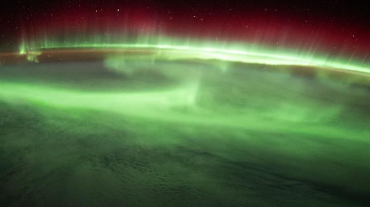 Ισχυρή Ηλιακή Καταιγίδα Πλήττει τη Γη