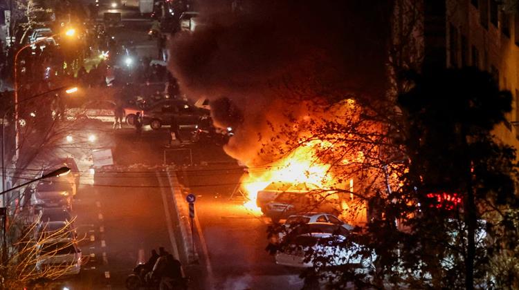 Ύστατη Προσπάθεια Παραμονής στην Εξουσία Από την Τεχεράνη Εν Μέσω Αμερικανικών Απειλών