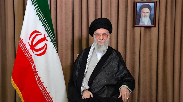 Ο Ανώτατος Ηγέτης του Ιράν Προειδοποιεί Ότι το Αμερικανικό Αεροπλανοφόρο που Έχει Αναπτυχθεί στον Κόλπο Μπορεί να Βυθιστεί