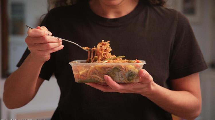 Νέα Eρευνα της Greenpeace:  Γεμάτα Μικροπλαστικά και Τοξικές Ουσίες Έτοιμα Γεύματα