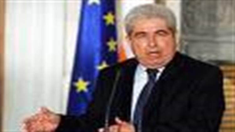 Ο Χριστόφιας Ανακοινώνει ότι Δεν Θα Διεκδικήσει την Προεδρία