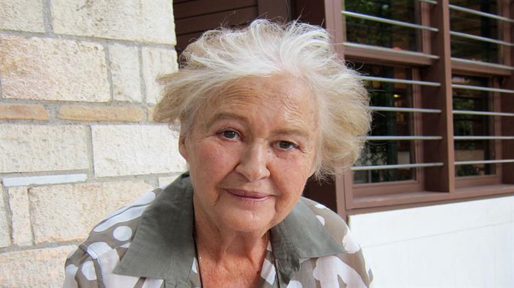 Chryssa, Μια Ζωή Γραμμένη με Νέον Χρωματιστό