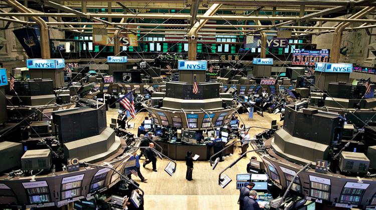 Εκρηκτική Άνοδος στη Wall Street - Κορυφαίο Boost από Caterpillar και 3M