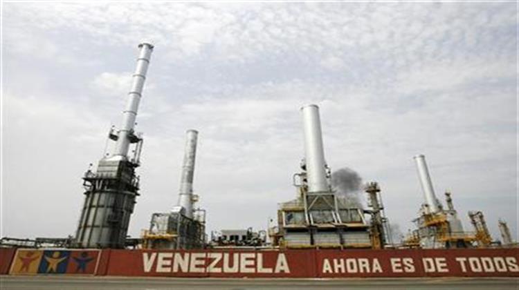 Fitch: Ένα Βήμα Πιο Κοντά στο Default η Βενεζουέλα λόγω της «Βουτιάς» του Πετρελαίου