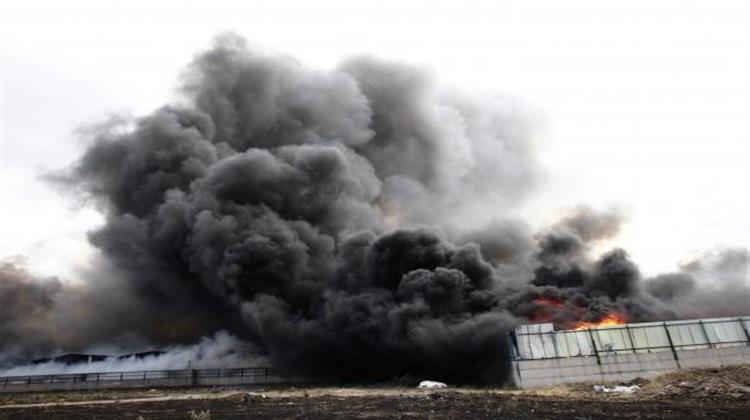 Πυροσβεστική: Εμπρησμός η Αιτία της Πυρκαγιά στο Εργοστάσιο στον Ασπρόπυργο