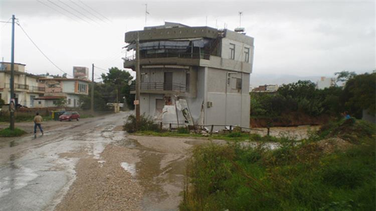 Καματερό: Κατάρρευση Τριώροφης Πολυκατοικίας Λόγω Σφοδρής Κακοκαιρίας