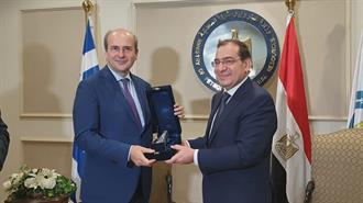 Κ. Χατζηδάκης και Ταρέκ Ελ Μόλλα Συζήτησαν για την Ανάπτυξη των Σχέσεων Ελλάδας-Αιγύπτου