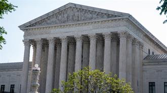 ΗΠΑ: Ιστορική Απόφαση του Ανωτάτου Δικαστηρίου Ανατρέπει τον Νόμο για το Δικαίωμα στην Άμβλωση