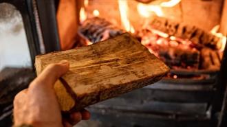 Οι Tιμές των Kαυσόξυλων και οι Eλλείψεις Δυσκολεύουν τον Χειμώνα για τους Φτωχότερους της Ευρώπης