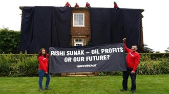 Η Greenpeace Κάλυψε την Ιδιωτική Κατοικία του Σούνακ με Μαύρο Υφασμα