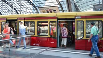 Γερμανία: Μαζικές Απεργίες στα Μέσα Μεταφοράς Παράλληλα με Κινητοποιήσεις για Πιο Πράσινες Μεταφορές