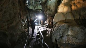 Πώς τα Σπήλαια Φανερώνουν την Κλιματική Αλλαγή - Οδοιπορικό του στο Σπήλαιο των Λιμνών στα Καλάβρυτα (Video)