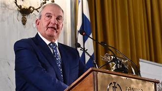 Αυτά που Βλέπουν οι Έλληνες Λέει ο Καραμανλής