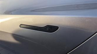 Kίνα: Φρένο στα Πολύ Γρήγορα ΕV και στις «Κομψές» Λαβές Θυρών για Λόγους Ασφαλείας