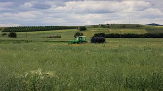 96 Εκατ. Ευρώ Από το ΥΠΑΑΤ για Μείωση Αποτυπώματος Άνθρακα σε Αρόσιμες Καλλιέργειες