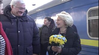 Ουκρανία: Η Πρόεδρος της Κομισιόν στο Κίεβο για την 4η Επέτειο από την Ρωσική Εισβολή