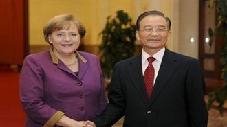 Η Επίσκεψη Μέρκελ στο Πεκίνο Κεφαλαιοποιεί το Γερμανικό Πλεονέκτημα στην Ευρωζώνη