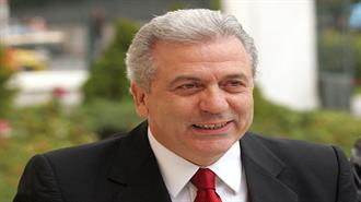 Επίτροπο Μετανάστευσης τον Δ. Αβραμόπουλο Δείχνει Έγγραφο του Γιούνκερ