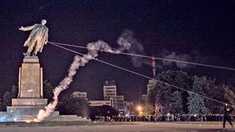 Γκρέμισαν Άγαλμα του Λένιν στην Ουκρανία
